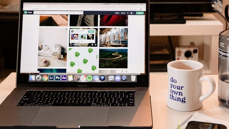 slideshow-gallery-image-website-design-work-desk-office