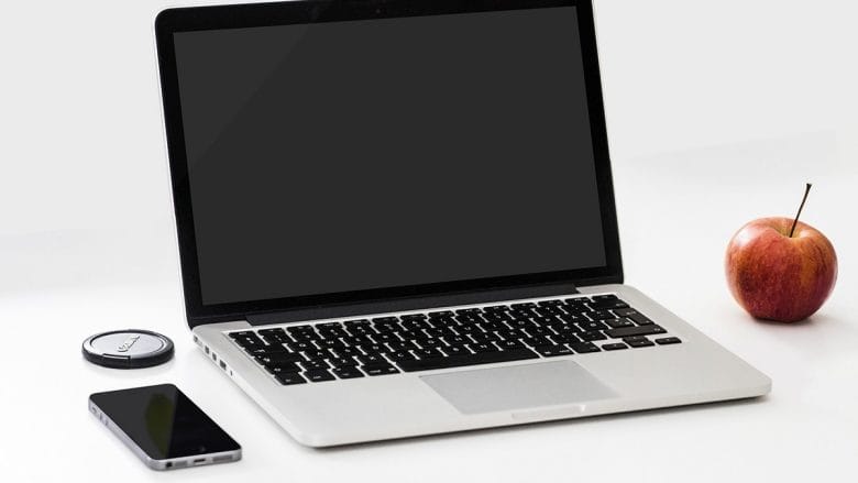macbook-laptop-work-desk-apple-iphone-technology-office