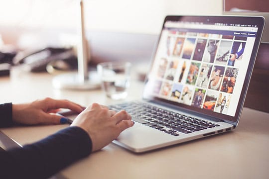 computer-desk-internet-laptop-macbook-website-photography-marketing