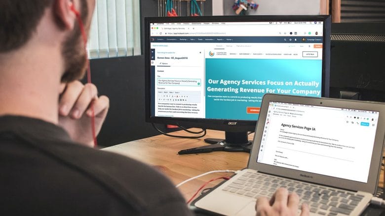 computer-laptop-marketing-blogging-design-work-office