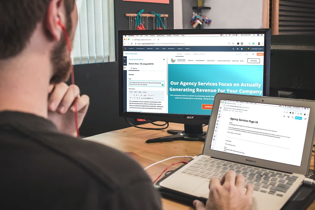 computer-laptop-marketing-blogging-design-work-office