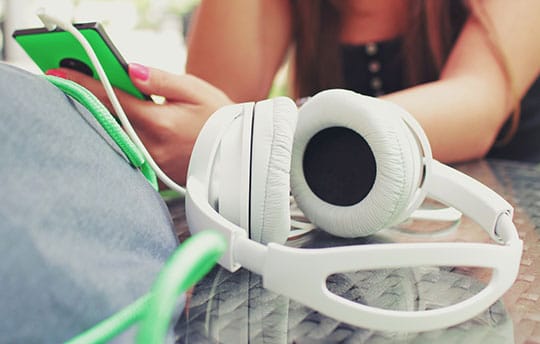 earphone-headphone-music-smartphone
