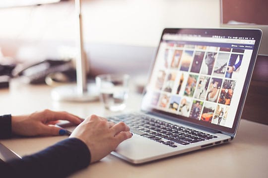 computer-desk-internet-laptop-macbook-social-table-technology-work