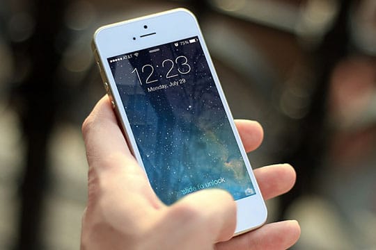 apple-iphone-mobile-smartphone-technology