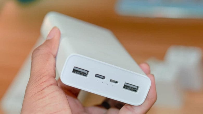 usb-power-banks-portable-chargers-smartphones-gadgets