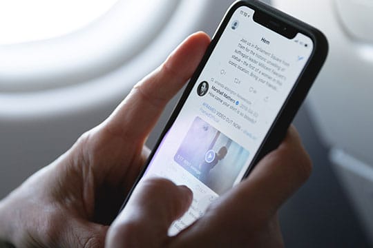 Twitter-Smartphone-Mobile-Tweet-iPhone-App-Social-Video