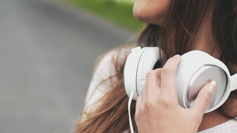 music-headphone-listen-audio-over-ear-sound