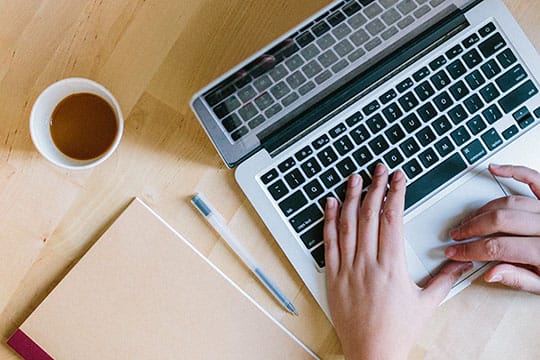 Laptop-Apple-Macbook-Type-Desk-Notebook