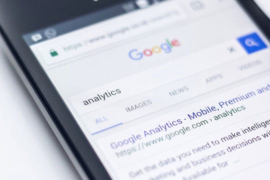 mobile-smartphone-google-search-engine-analytics-website-internet