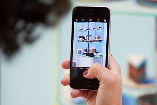 smartphone-photo-technology-ecommerce-mobile-application