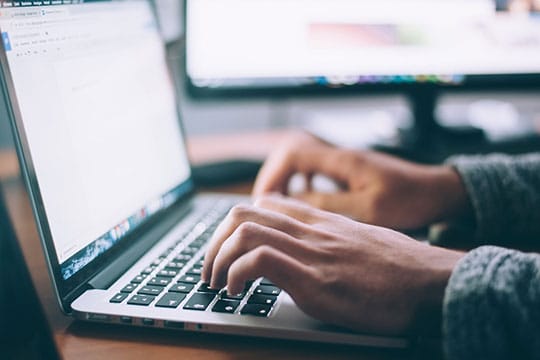 laptop-work-desk-office-internet