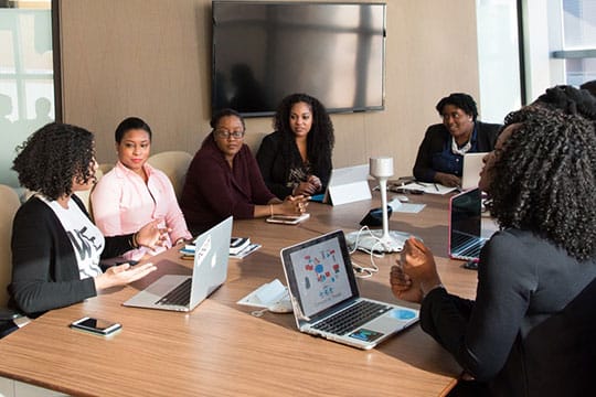 company-conference-discussion-employee-meeting-office-work-team