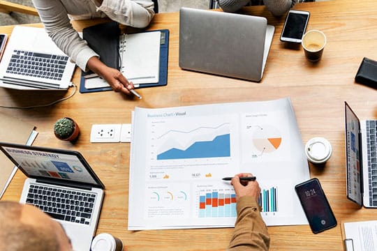 plan-team-work-marketing-discuss-stats-meeting