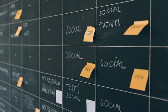 Social Data Analytics - Marketing Campaign - social-media-note-board-pin-post-schedule