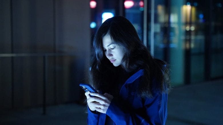 smartphone-technology-user-internet-gaming-apps-mobile