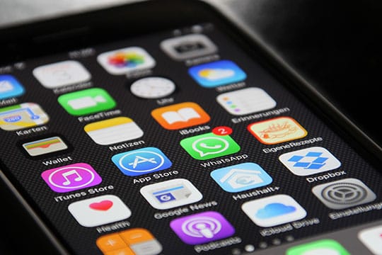 whatsapp-ios-iphone-screen-apps-smartphone