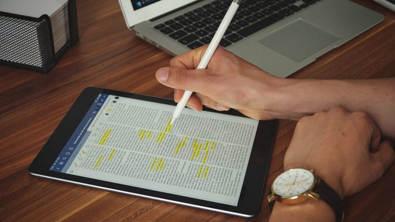 internet-work-office-desk-technology-tablet-computer-ipad-apple-writing