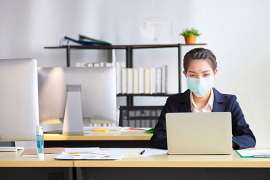 employee-mask-work-social-distance-business-office-coronavirus-sanitary-crisis-COVID-19-remote-access