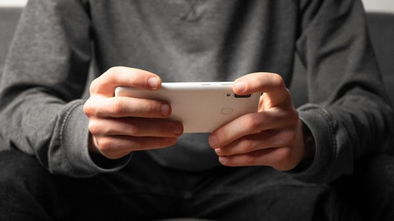 mobile-play-games-online-internet-smartphone-technology