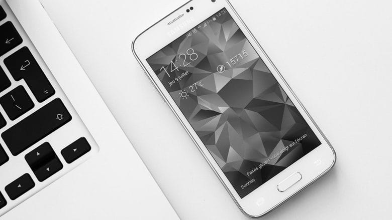 laptop-smartphone-mobile-device-tech-gadget-business-phone