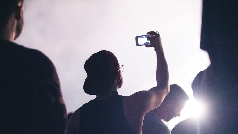 video-social-media-smartphone-photography-marketing