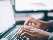 computer-laptop-software-app-work-desk-type-chat