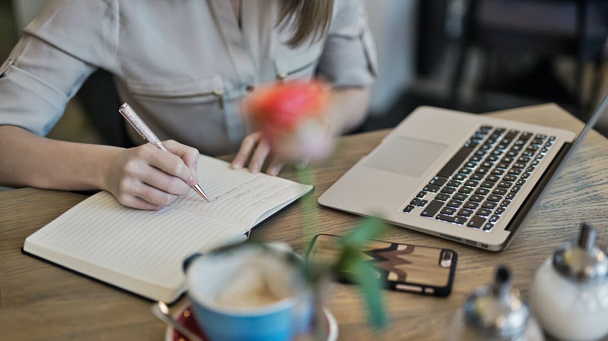 content-marketing-desk-laptop-note-work-writing-article-blog content-marketing-desk-laptop-note-work-writing-article-blog