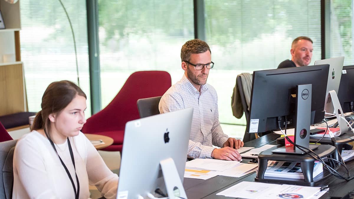 office-work-desk-team-software-development-management