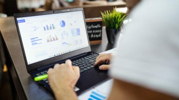 infographics-fonts-stats-graph-marketing-rank-report-analysis