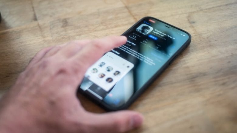 Social-Media-Audio-Chat-App-Technology-Phone-Mobile