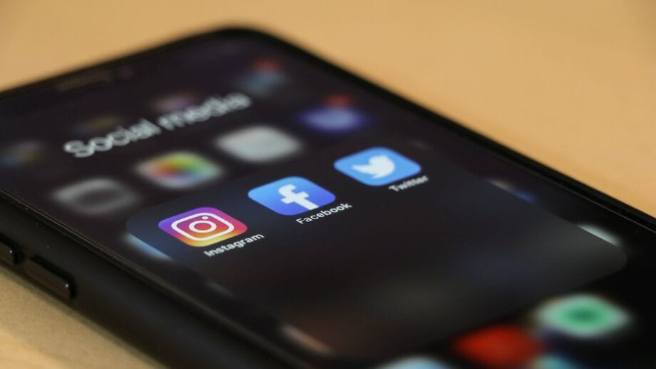 Twitter-Instagram-Facebook-Social-Media-Smartphone