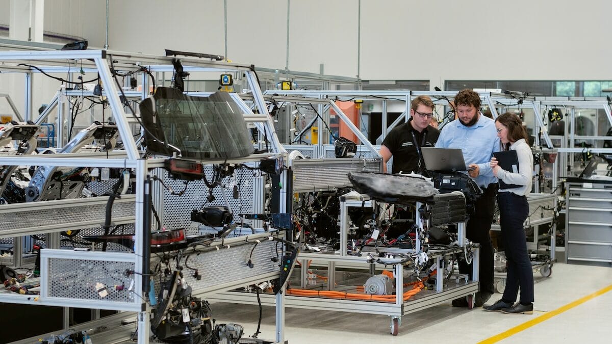 A group of people working in a manufacturing unit of a factory.