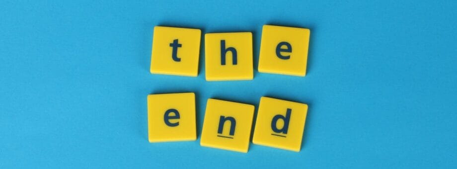 The end spelled out in yellow letters on a blue background.