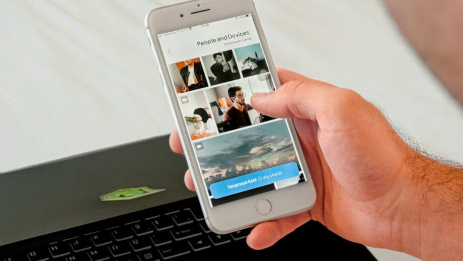 A person holding up a cell phone with a photo on it