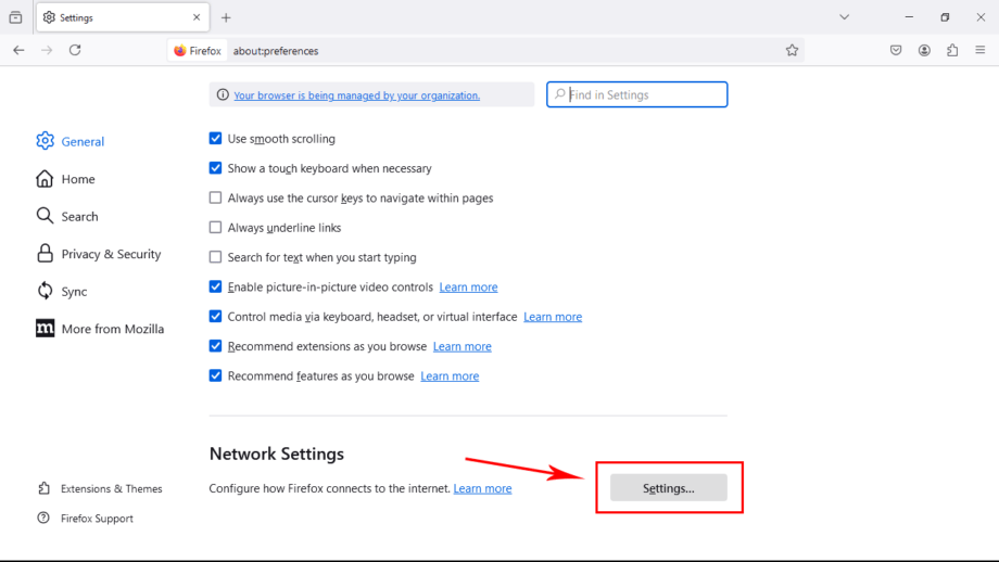 Firefox settings page displaying various options, including smooth scrolling, default browser, picture-in-picture video controls, and recommendations. The "Settings…" button for network settings is highlighted.