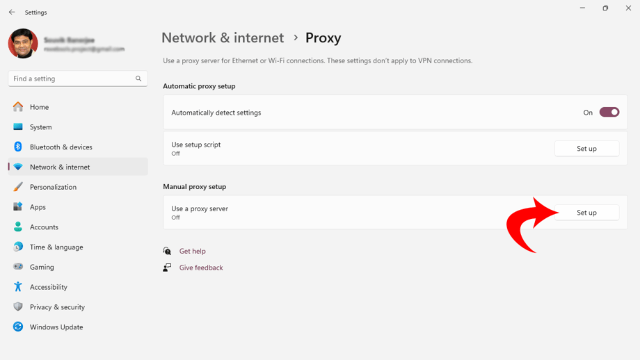 Settings window displaying Network & internet Proxy options. Automatic proxy setup is enabled, with an option to turn on "Use setup script", currently off. Manual proxy setup option is available.