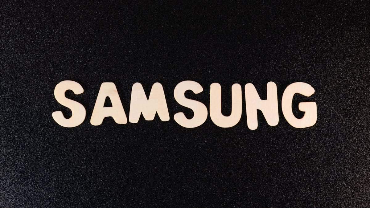 The word SAMSUNG spelled out in white, rounded block letters on a black background.