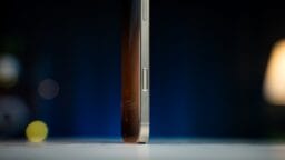 Apple Executives Demonstrate the Durability of the Ultra-Thin iPhone Air on Camera, Addressing 'Bendgate' Worries