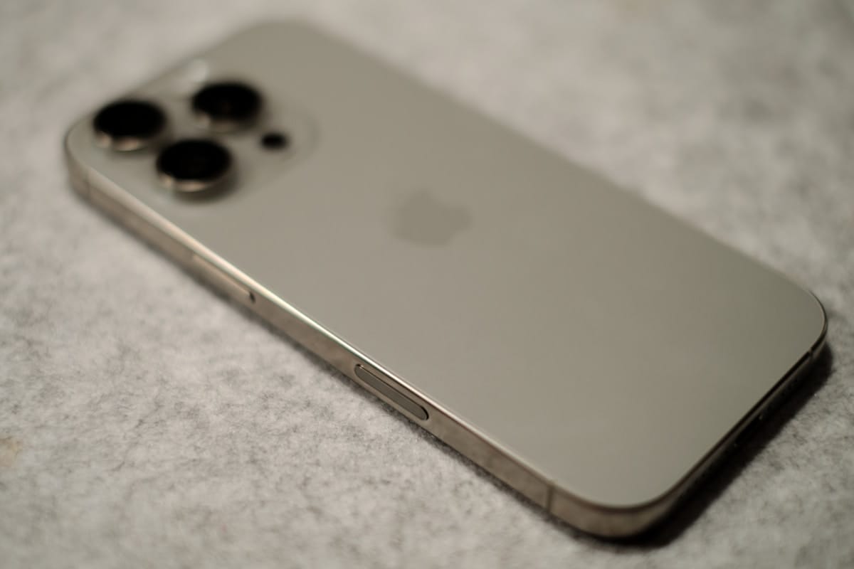 Apple Keeps iPhone 17 Prices Steady, Pressures Korean Suppliers