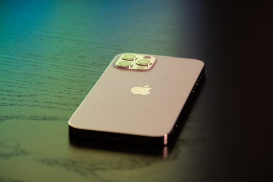 Tim Cook Advocates for iPhone Air Battery, Unveils $600B US Investment