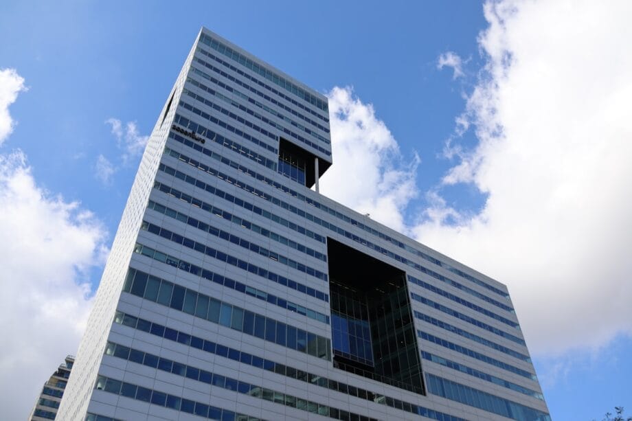 Accenture Prepares for Slowdown and Job Reductions, Reports AI Returns as ‘Disappointing’