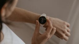 "Remarkable £24 Amazon Smartwatch Performs as Well as High-End Brands"