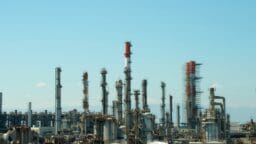 U.S. Oil Sector Reduces Workforce Amid Supportive Energy Policies