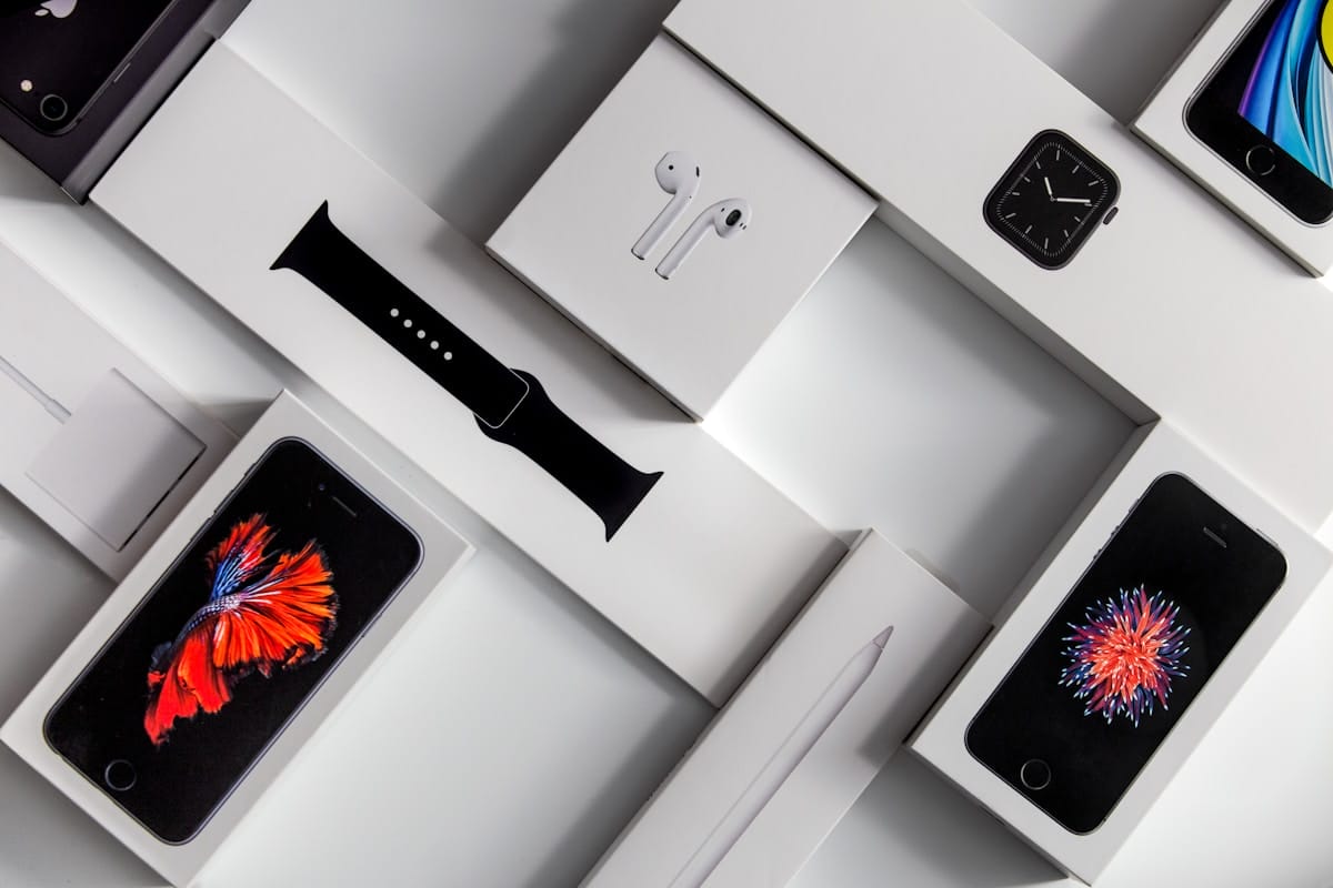 Apple Holiday Sale: Enjoy Discounts of Up to ₹10,000 on iPhones, Macs, iPads, and Watches