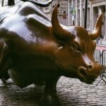 US Stock Market Reaches New Peaks Despite Economic Hurdles and AI Advancements