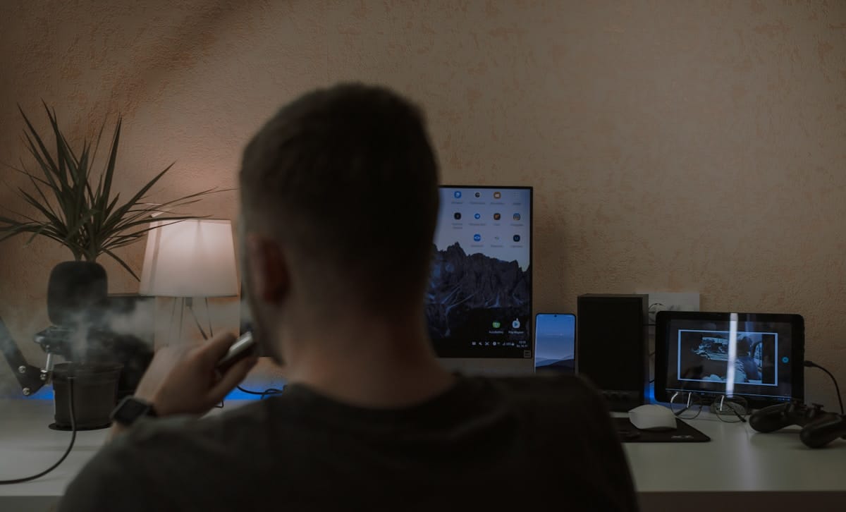 Startup CEO Claims He Can "Guide You to a Healthy Life Until 100"