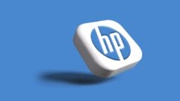 A 3D white and blue HP logo icon appears tilted on a solid blue background with a shadow below it.
