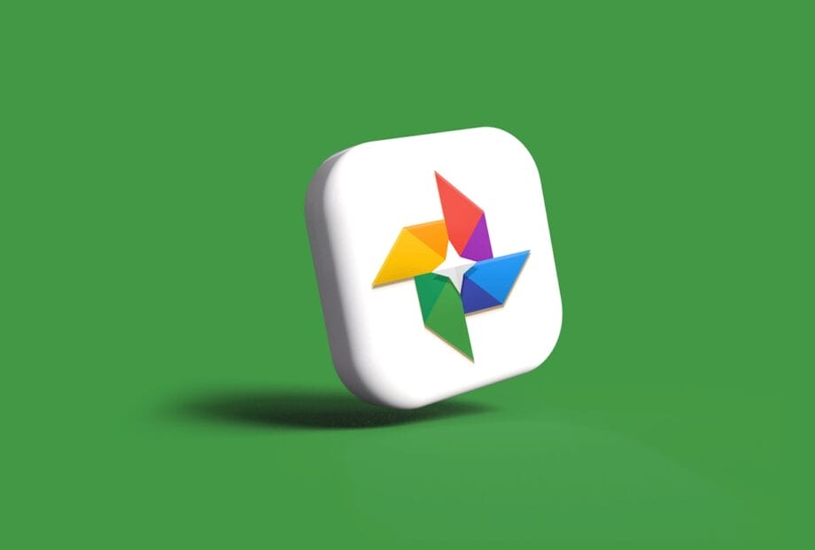 A 3D icon of the Google Photos logo with four colorful polygonal shapes on a white rounded square, set against a green background.
